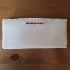 Michael Kors Jet Set Travel Medium Flat Slim Bifold Wallet